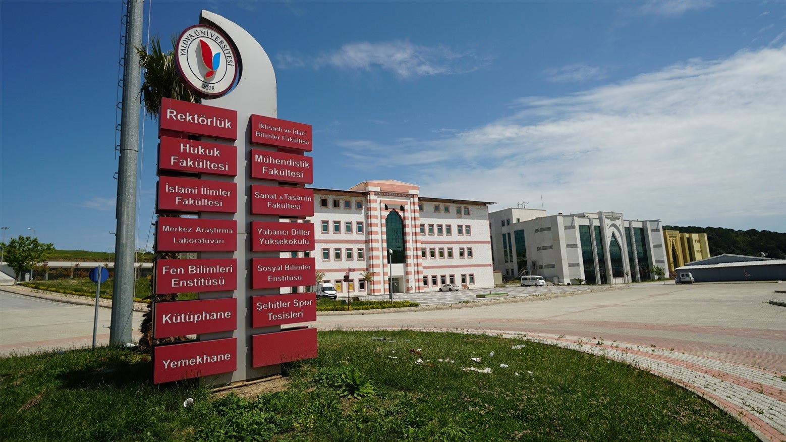 الجامعات في يالوفا